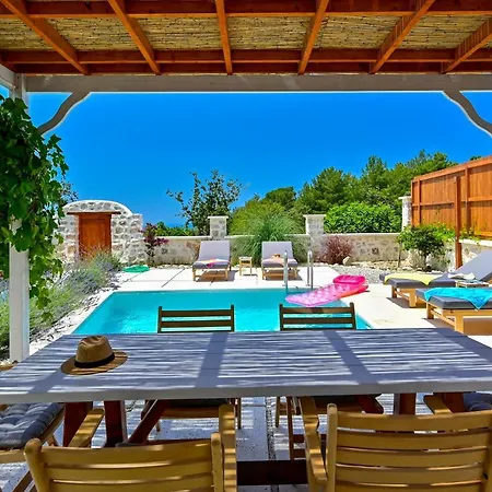 Sojoy Allure Apartment